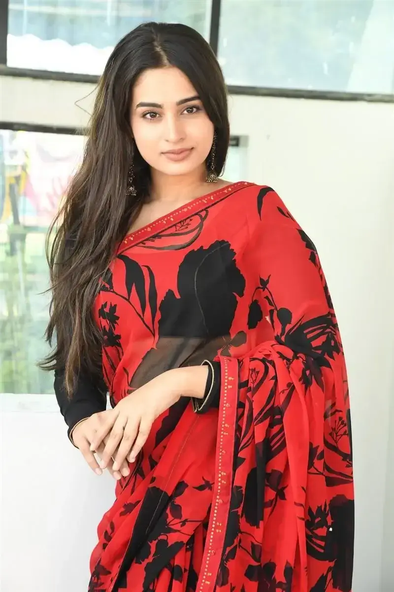 Beautiful Indian Actress Ayesha Khan in Red Saree